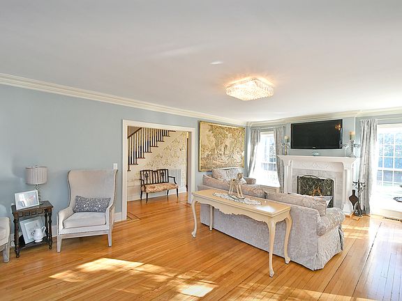 5th image of 9 Lakeview Ave S