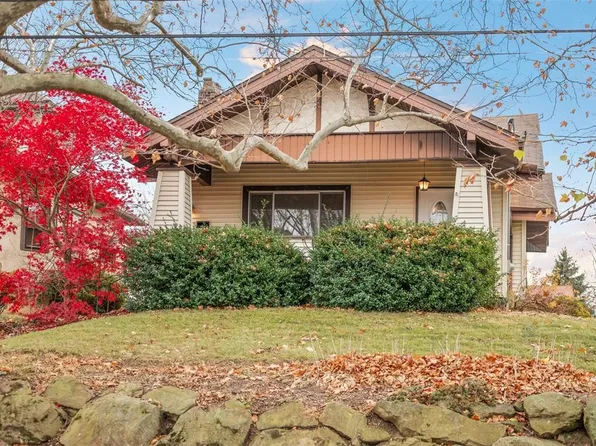 328 Riverview Dr, New Kensington, PA 15068