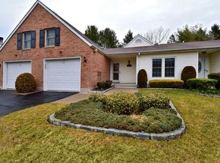 27 Chippendale Dr, Mount Sinai, NY 11766