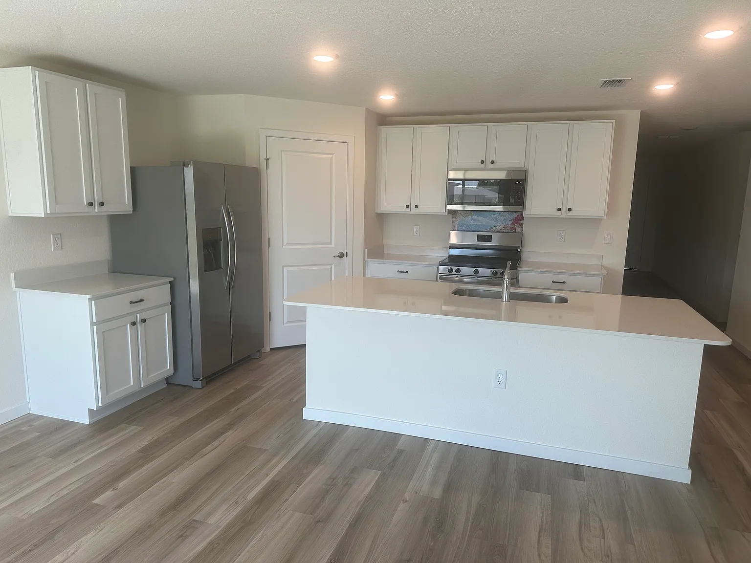4 bed, 1498 sqft, $1,900 — Photo 3