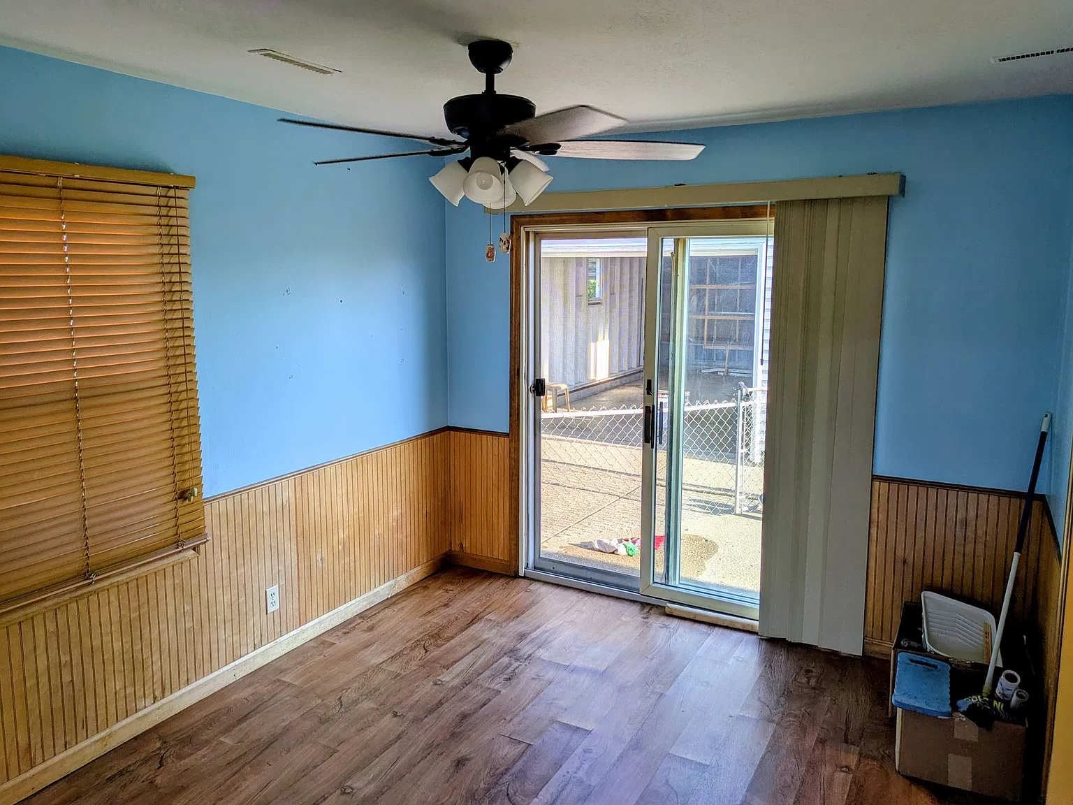 557 Edgewood Dr — Photo 2
