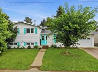 5632 E 48th Ave, Lacombe, AB T4L 1M7