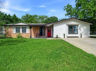889 Jerry Ln, Bedford, TX 76022