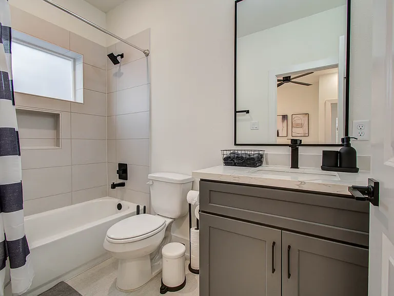 3311 Daphne St — Photo 23