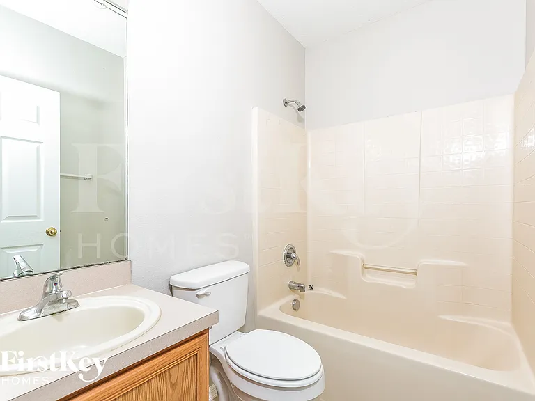 927 Cannes Dr — Photo 13