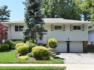 559 Leheigh Ln, Woodmere, NY 11598