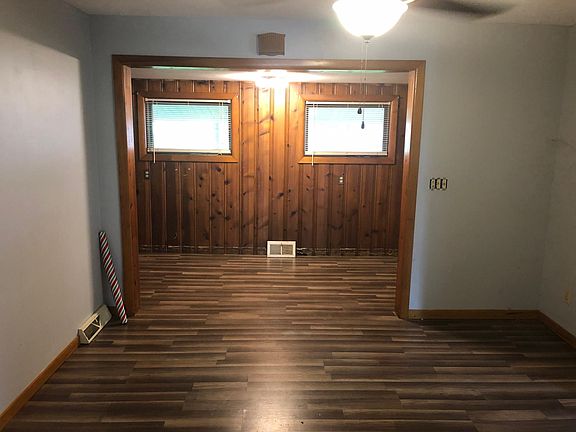 3rd image of 226 E 6th St