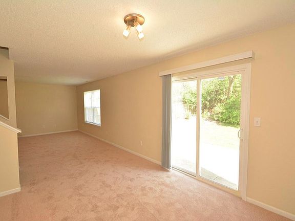 5th image of 4016 Village Trace Blvd