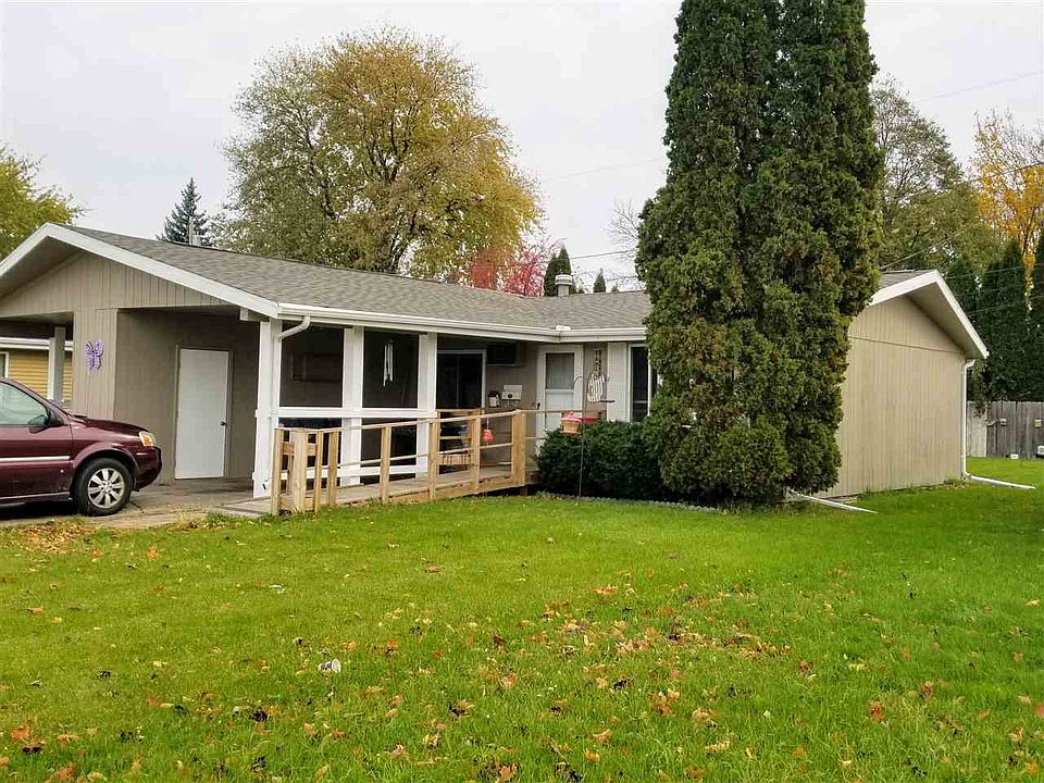 2nd image of 1122 Maple St #B