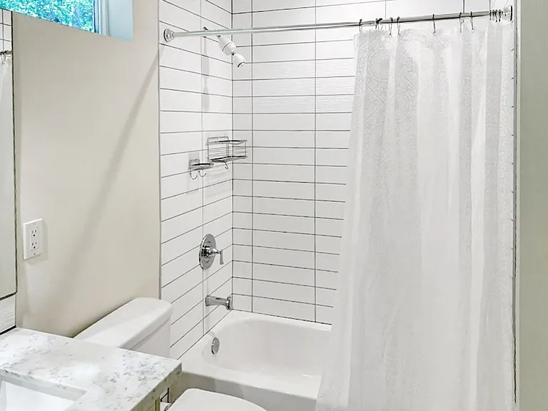707 Newport Ct NE — Photo 20