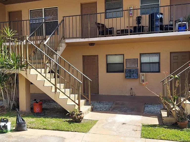 2240 Van Buren St #B1 — Photo 9