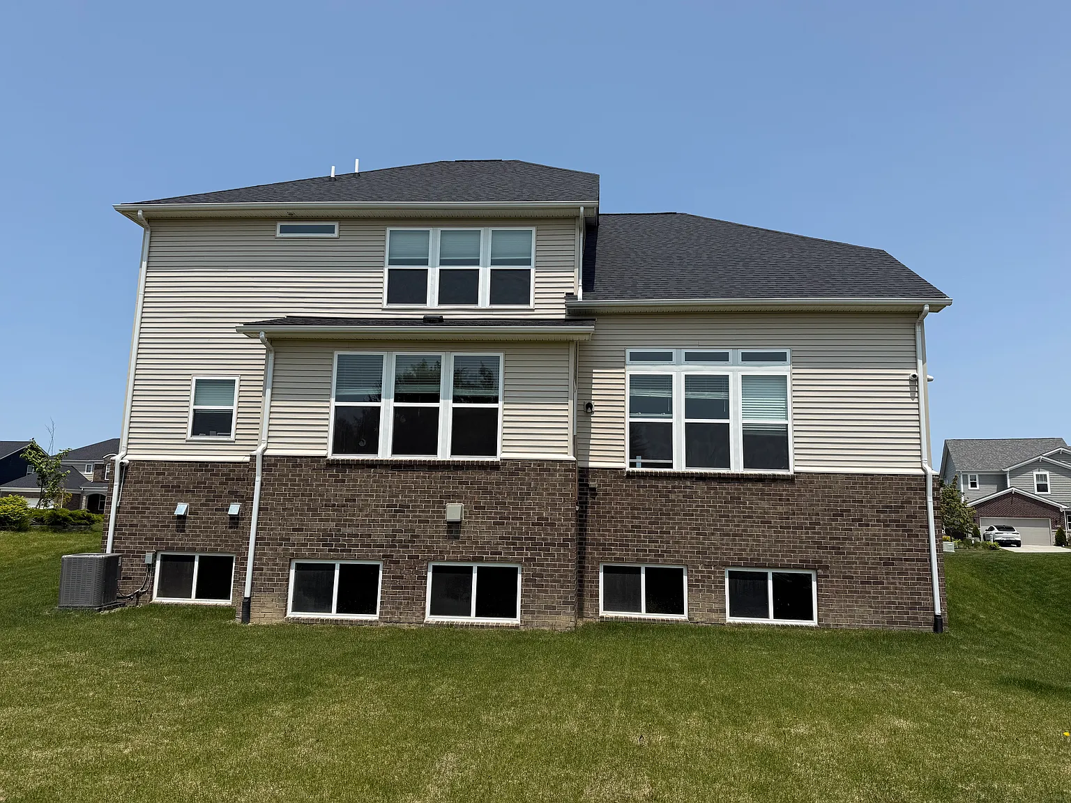 2628 Meadow Hills Dr — Photo 3