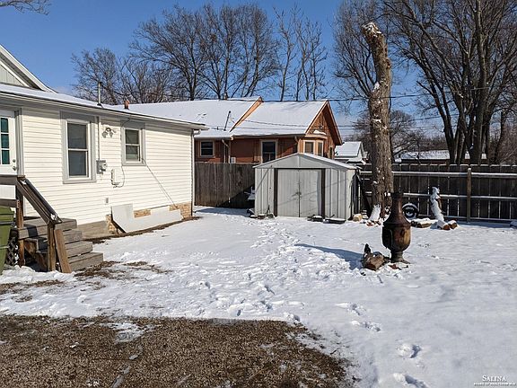 3rd image of 1018 Gypsum Ave