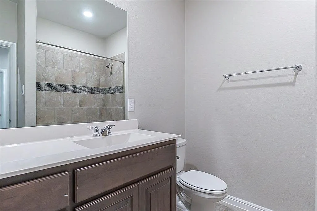 3 bed, 1804 sqft, $2,350 — Photo 2