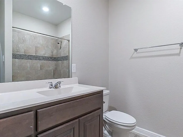 16141 Bronte Ln — Photo 2