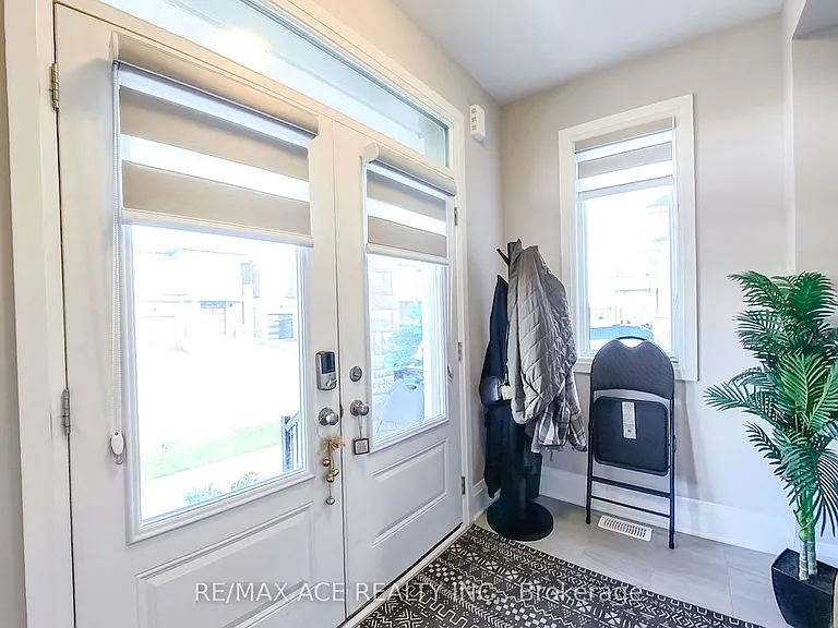 261 Marigold Ct — Photo 3