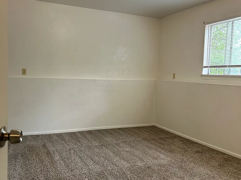 1101 Cree Dr #1 — Photo 6