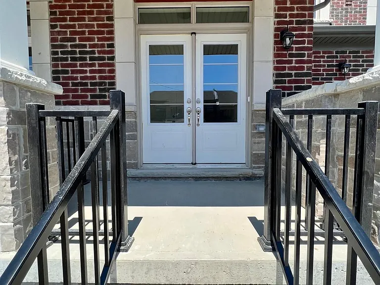 1224 Rexton Dr — Photo 2