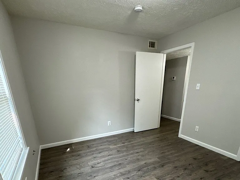 196 Greenfield Dr #7 — Photo 6