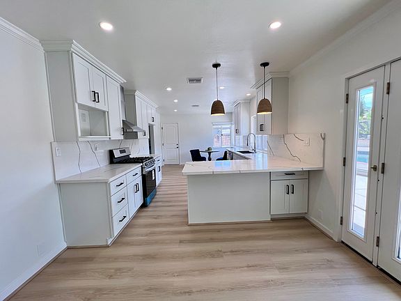 3rd image of 1363 Hendrix Ave