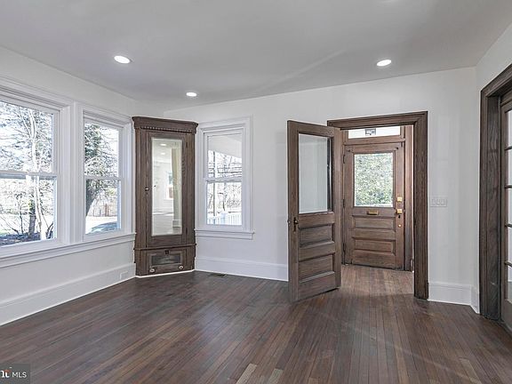 3rd image of 2489 Main St