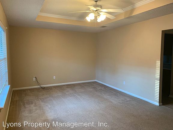 5th image of 3968 Stratford Cir