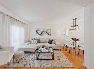 900 Dundas St W #14, Mississauga, ON L5C 3B3