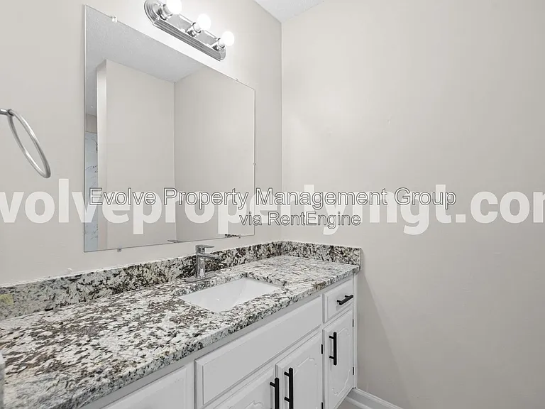 2295 Belin Dr — Photo 14