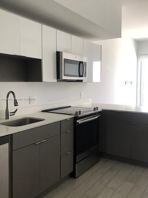 1st image of 321 NE 26th St #813