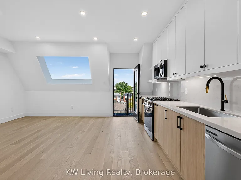 96 Belgravia Ave — Photo 24
