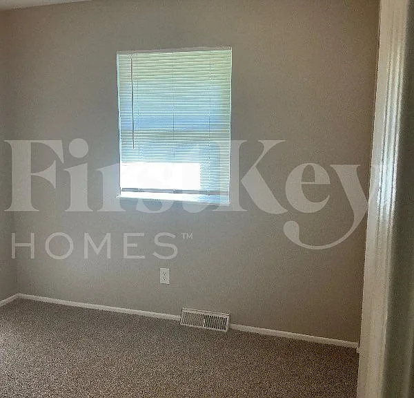 400 SW Keystone Ct — Photo 6
