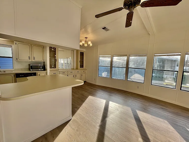 100 Hampton Rd #39 — Photo 5