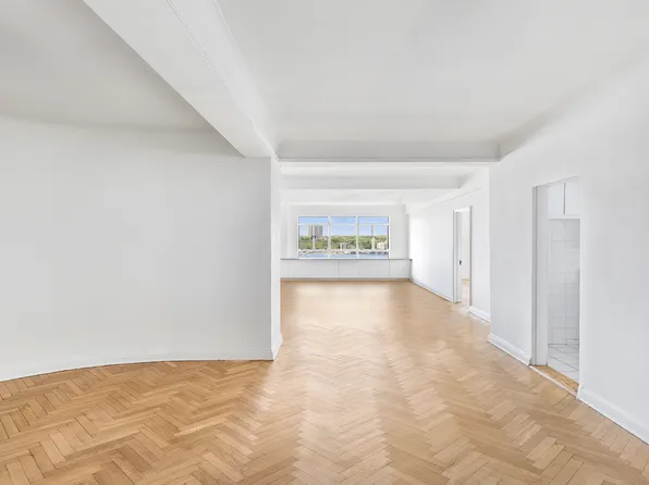 140 Riverside Drive image 4 of 12