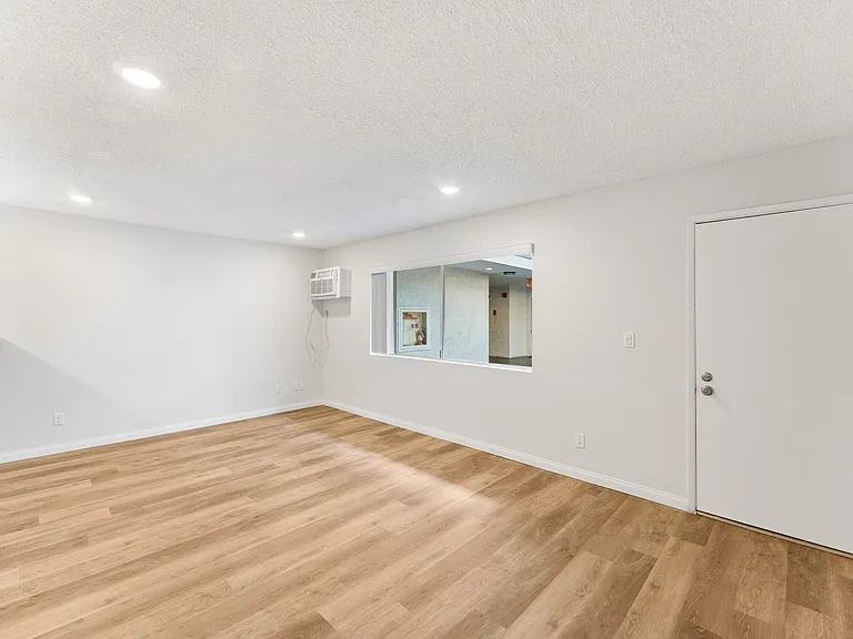 Belmont Heights — Photo 10