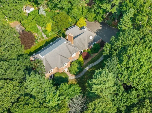 11 Fox Run Rd, Dover, MA 02030