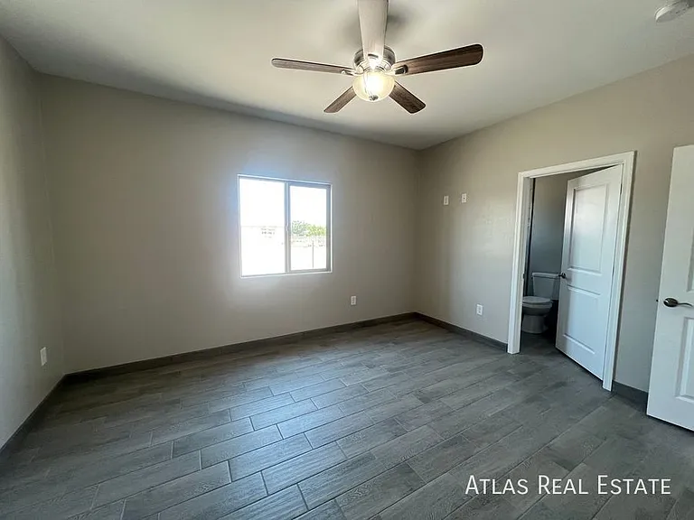 808 E 35th St #1 — Photo 14