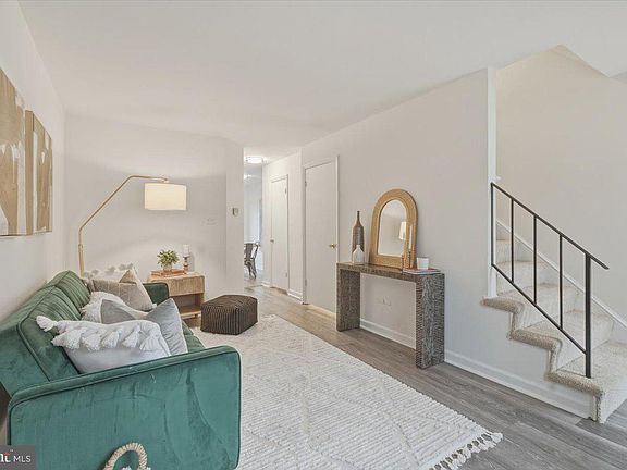 5th image of 115 W O St