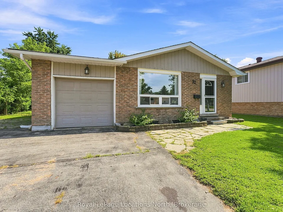 32 Courtice Cres