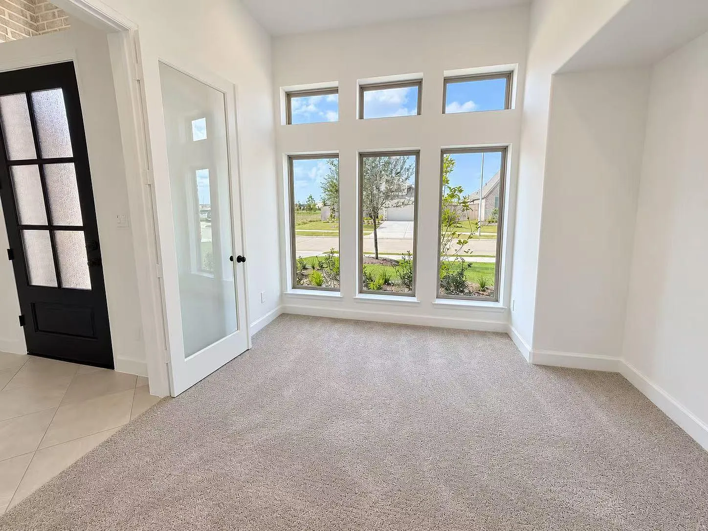 4 bed, 3.0 bath, 2357 sqft, $3,070 — Photo 4