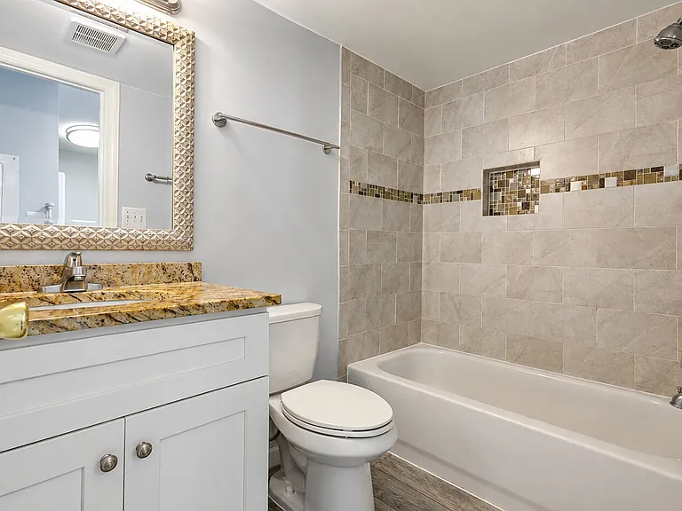 17 - Full bathroom view 1_08132026
