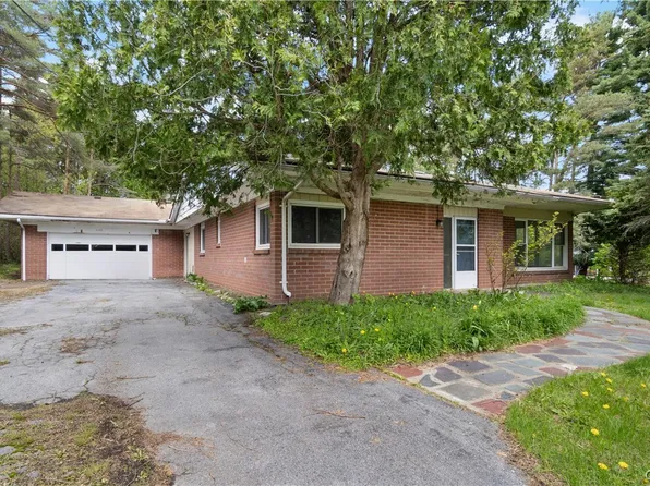 4155 Makyes Rd, Syracuse, NY 13215