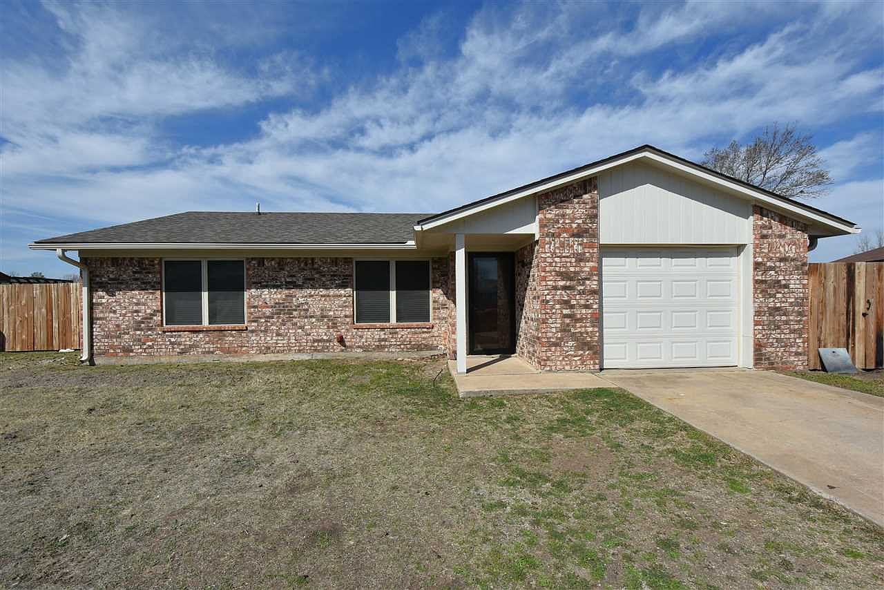 815 W D Ave, Cache, OK 73527 Zillow
