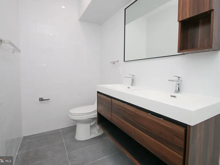 810 N Uber St #2 — Photo 32