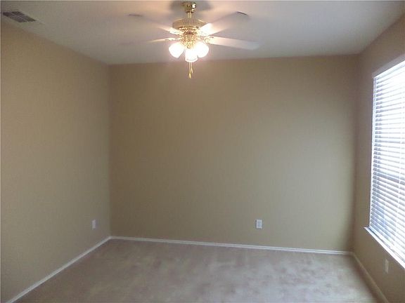 3rd image of 1049 Waterview Dr