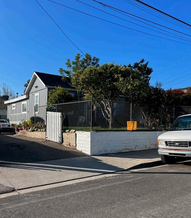 1st image of 523 W Gutierrez St