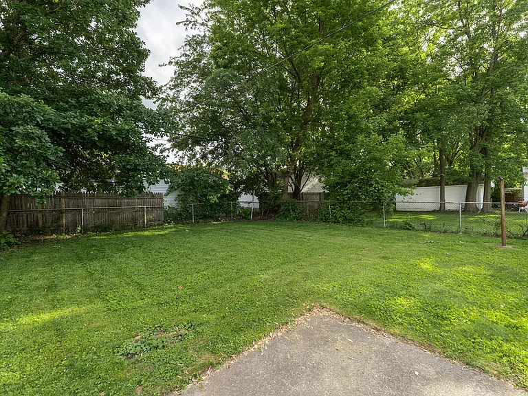 966 E Barrett Ave — Photo 23