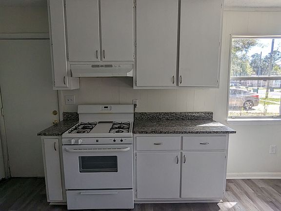 5th image of 227 Bay St NW