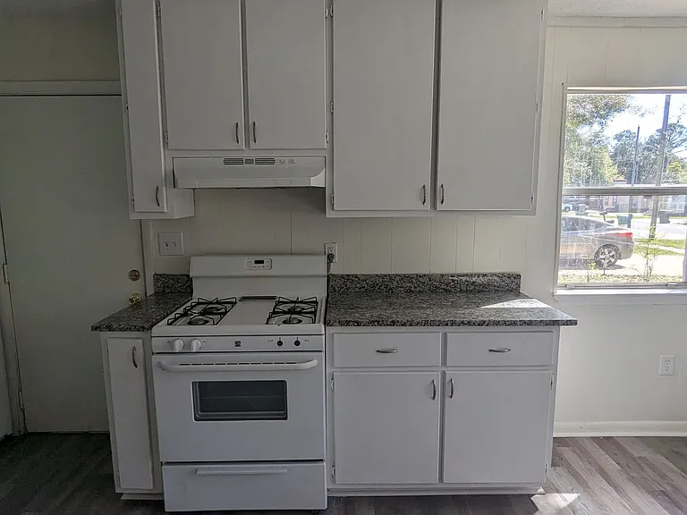 227 Bay St NW — Photo 5