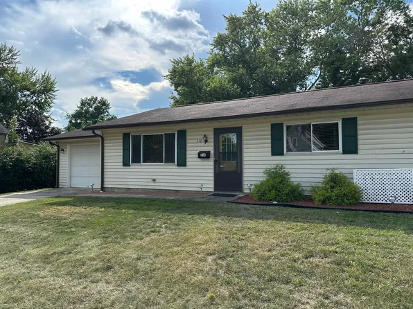 212 4th St SW, New Philadelphia, OH 44663