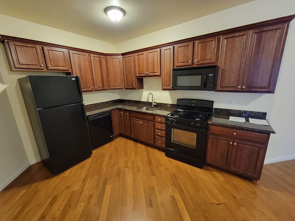 1st image of 130 Warren St APT 2A